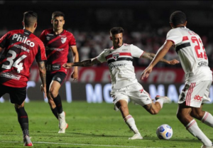 BRASILEIRÃO: São Paulo na corda bamba, Corinthians em busca do G4 Santos na briga pela 