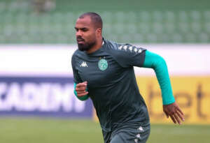 Concorrente por vaga no G4 da Série B tem interesse em zagueiro do Guarani para 2022