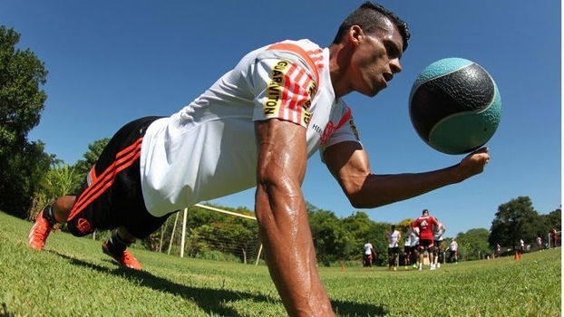 Com ex-Flamengo e Grêmio, Santo André anuncia trio para o Paulistão