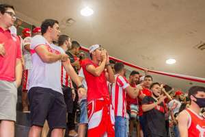 'Culpa' da Macaca!  Torcida picha CT do CRB: 