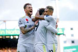 Inglês: Após nova convocação para a Seleção, Raphinha marca golaço pelo Leeds: 