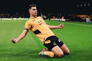 INGLÊS: Lobo abocanha time de Richarlison e encosta na zona da Liga Europa