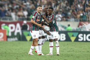 Ovacionado pela torcida, André valoriza empenho do Fluminense pela Libertadores