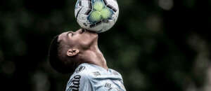 Ângelo cresce com Carille no Santos e promete 'dancinha' para alegrar torcida