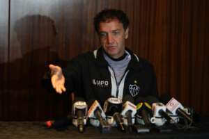 Atlético-MG desembarca em Curitiba sem Diego Costa para a final da Copa do Brasil