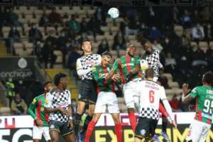 PORTUGUÊS: Gols marcados no final decidiram os dois jogos deste sábado