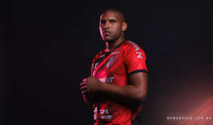 Athletico anuncia zagueiro que jogou a Série B pelo CSA