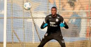 Ex-Inter, goleiro do Corinthians provoca Grêmio com música: 