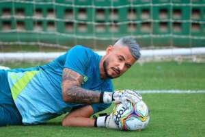 Chapecoense renova com goleiro revelado na base; lateral se despede: 