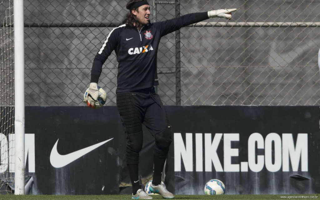 Cássio aponta falhas, defende Sylvinho, mas não admite estar fora de forma