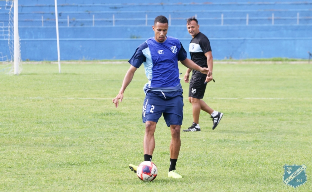 Paulista A2: Campeão goiano, lateral-direito renova com o Taubaté