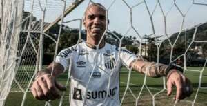 Diego Tardelli descarta aposentadoria e se despede do Santos: 
