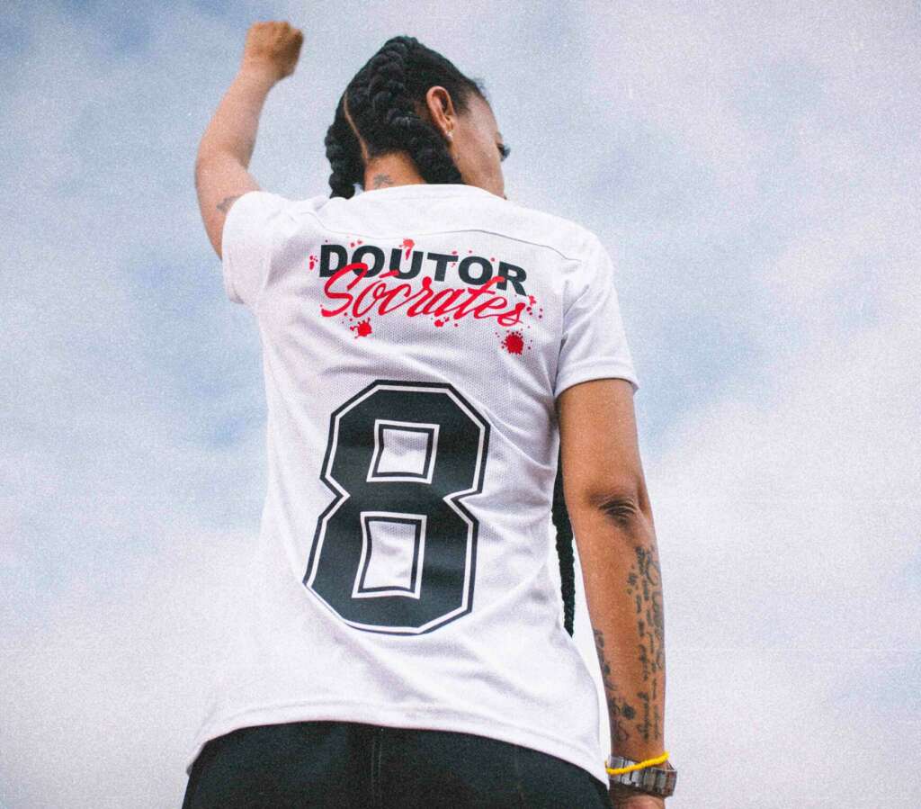 Corinthians lança camisa em homenagem a Doutor Sócrates: “Torcida vai se orgulhar e se emocionar”