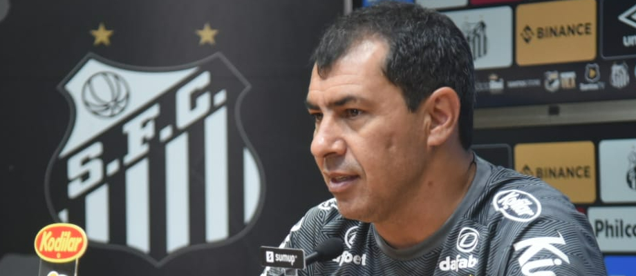 Feliz no Santos, Carille confia em permanência: ‘Intenção de continuar é grande’