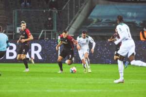 ALEMÃO: Freiburg faz 6 no Mönchengladbach e Stuttgart vacila em casa