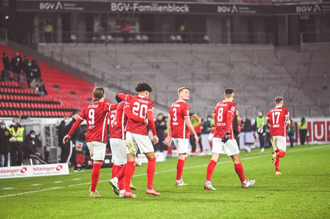 ALEMÃO: Freiburg vence Leverkusen e assume 3º lugar; Colônia vence Stuttgart