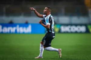 Paulistão: Santos negocia com atacante que está de saída do Grêmio