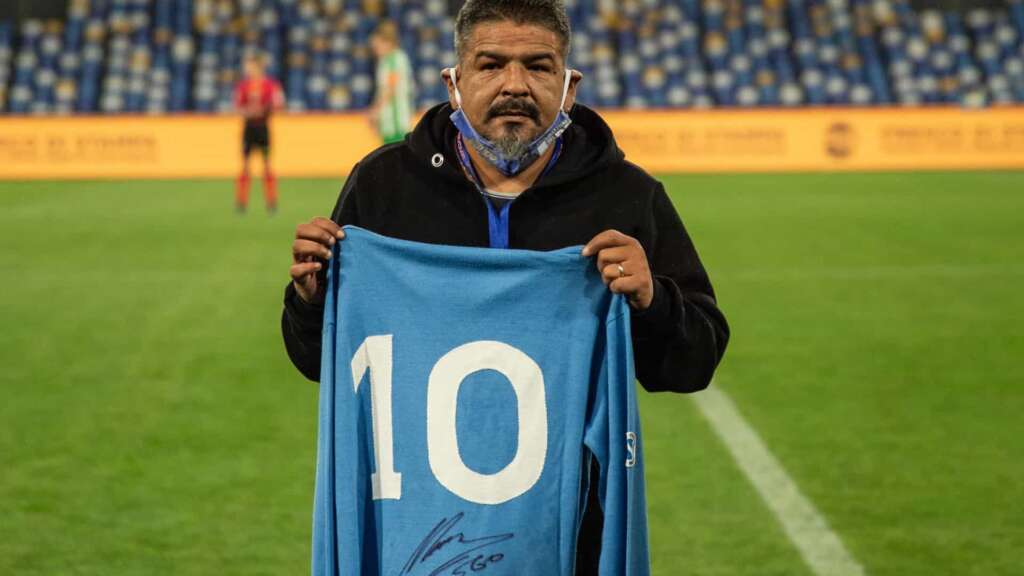 LUTO! Morre de ataque cardíaco irmão mais novo de Maradona