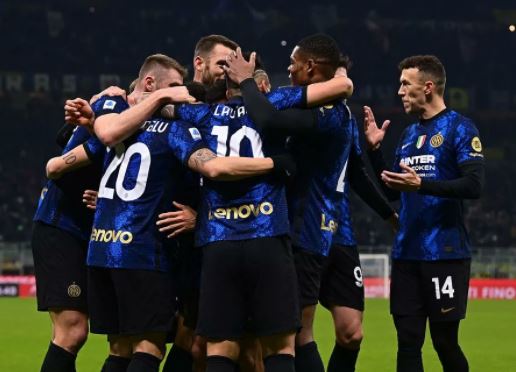 ITALIANO: Inter de Milão goleia Cagliari e assume liderança