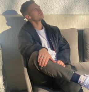 Após apresentar problemas pulmonares, jogador do Bayern de Munique decide se vacinar contra a Covid-19