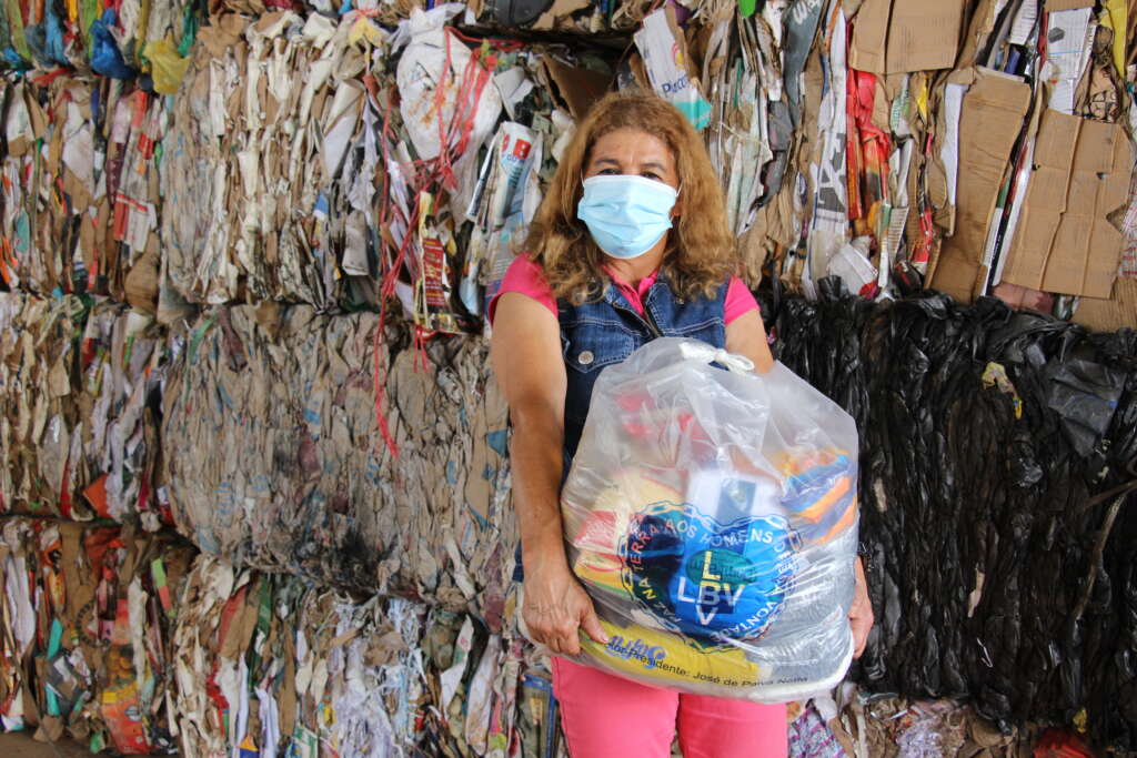 LBV entrega cestas de alimentos a famílias em risco alimentar, agravado pela pandemia