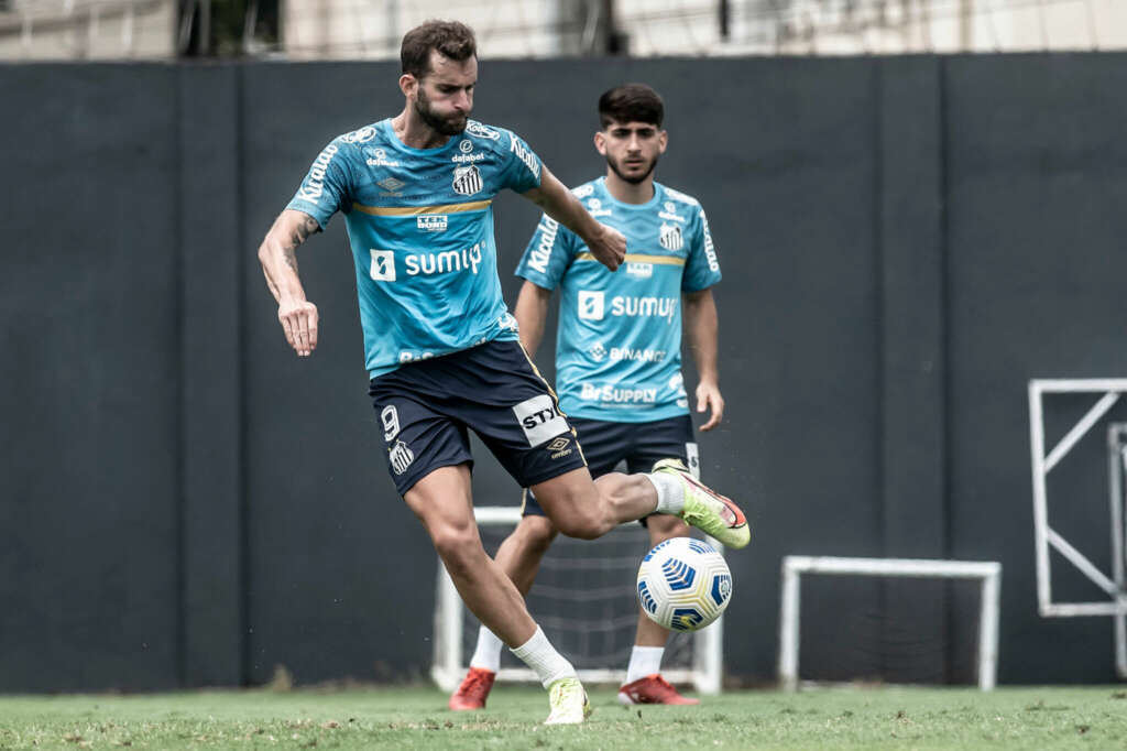 Com dúvida sobre Felipe Jonatan, Carille prepara Santos para enfrentar o Flamengo 2 LEO BATISTAO 1