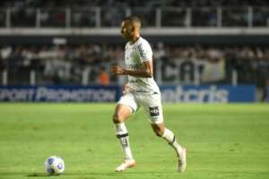 Lucas Braga diz entender cobrança da torcida do Santos e promete 2022 'melhor'