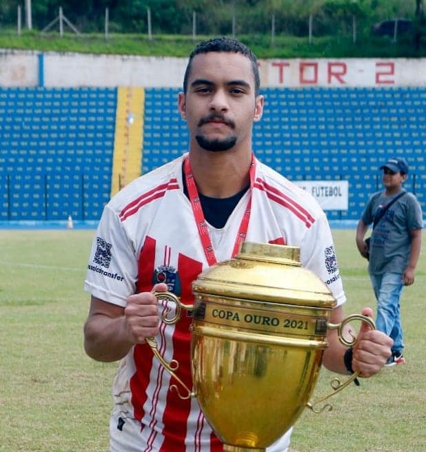 Jovem volante sai de Ibicoara na Bahia para brilhar em clube paulista