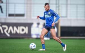 Lateral do Grêmio é liberado pelo STJD, paga multa e está liberado para pegar o São Paulo