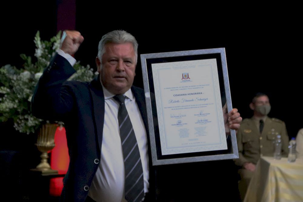 Ex-técnico do Criciúma é homenageado pela Câmara Municipal