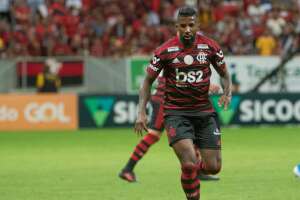 São Paulo e Internacional estudam contratação de lateral do Flamengo