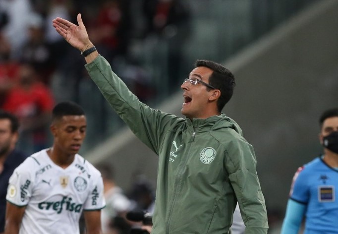 Técnico interino no Palmeiras elogia meninos: ‘Torcida vai ter muita felicidade’