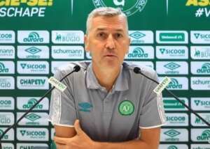 Presidente da Chapecoense cita dívida e projeta 2022: 'Permanecer na Série B'