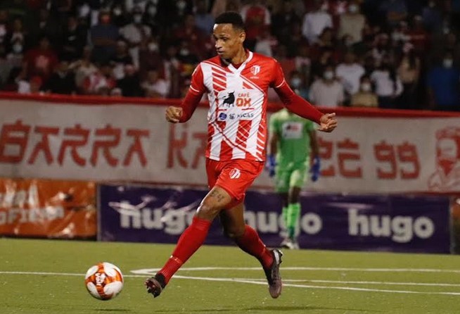 Após vice-campeonato, zagueiro brasileiro aguarda renovação de contrato na Nicarágua