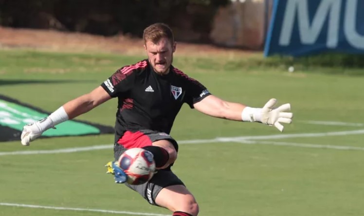Chapecoense abre conversas com o São Paulo para tentar empréstimo de goleiro