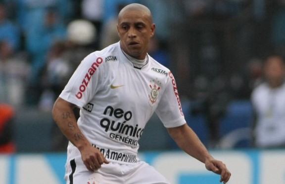 Pentacampeão, Roberto Carlos pode ser técnico de time em que já atuou como jogador