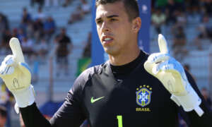 Direitos de Ivan, goleiro da Ponte Preta, estão fatiados e têm penhora de R$  3 milhões. Confira no FI!