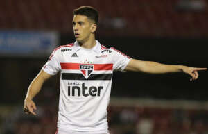 Escanteado por Rogério Ceni, meia chega a um acordo e deixa o São Paulo