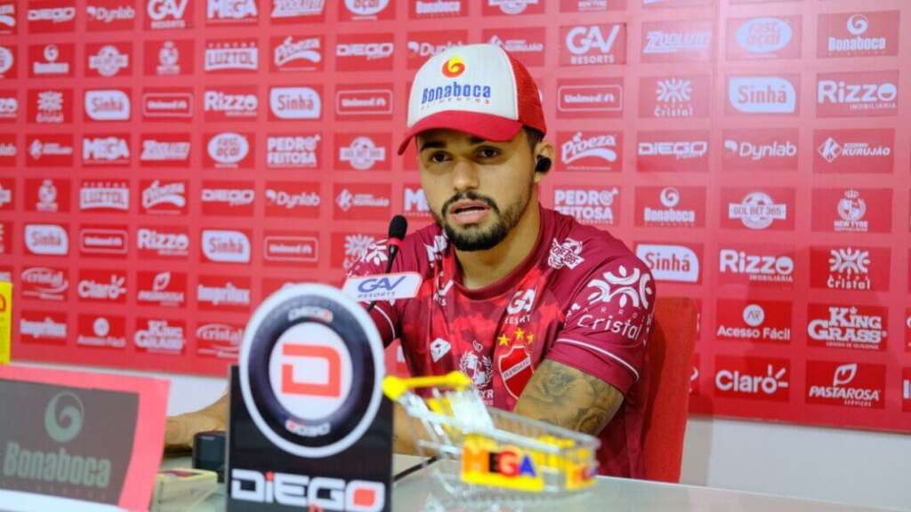 Clube do Brasileirão se aproxima de contratar atacante Alesson, do Vila Nova