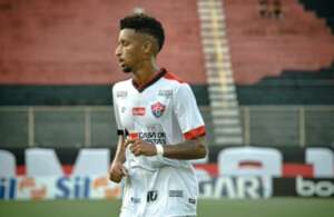 Santos contrata meia rebaixado pelo Vitória na Série B