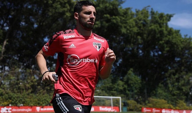 Calleri se revolta com atuação do São Paulo em Porto Alegre: ‘Foi uma vergonha’