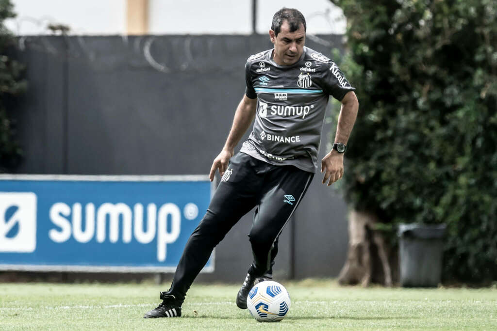 Com dúvida sobre Felipe Jonatan, Carille prepara Santos para enfrentar o Flamengo