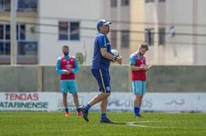 Catarinense: Avaí fica a detalhes de renovar com treinador