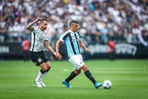 Corinthians 1 x 1 Grêmio - Com golaço de Renato Augusto, Timão busca empate e deixa Grêmio perto da degola