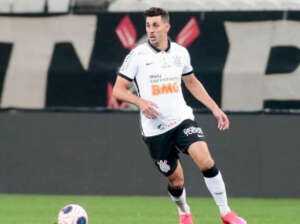 Chegada de Ronaldo deve melar ida de lateral do Corinthians ao Cruzeiro