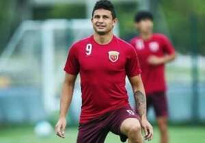 Clube do Brasileirão faz proposta oficial pelo atacante Elkeson