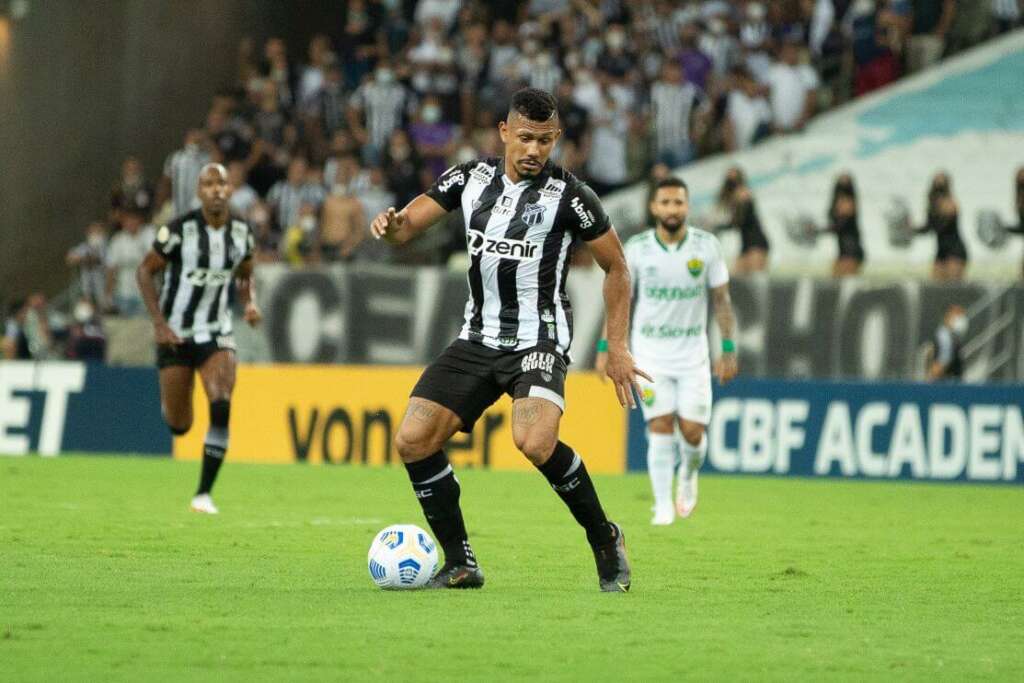 São Paulo demonstra interesse em volante de rival do Brasileirão