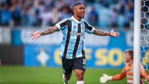 Atacante de R$ 1 milhão é vetado de ir à sua festa de casamento e deve rescindir com o Grêmio