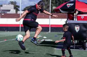 Sonhando com a Libertadores, Atlético-GO encaminha permanência de treinador