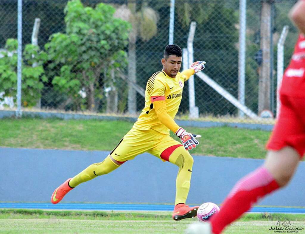 De olho em 2022, Figueirense negocia com goleiro que é cria da base do Internacional